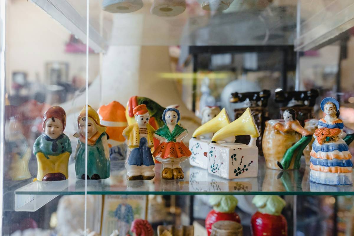 Display Cases for Memorabilia: How to Showcase Your Treasures Without Turning Your Home Into a Museum