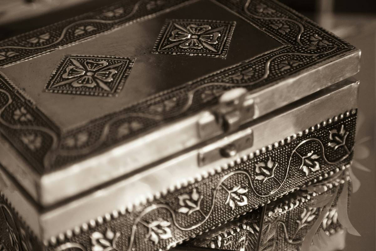 How to Display Jewelry Boxes: Elegant Solutions for Sentimental Treasures