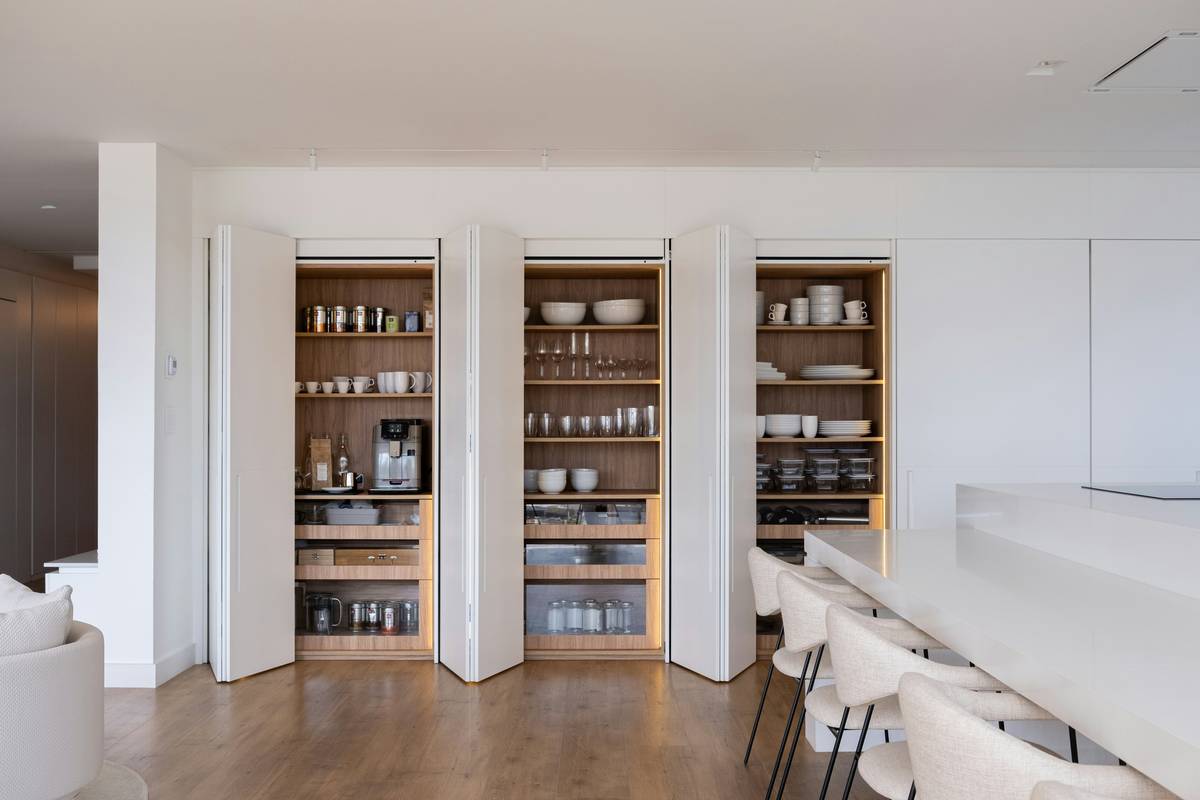 Minimalist living room with cohesive storage bin display on open shelving
