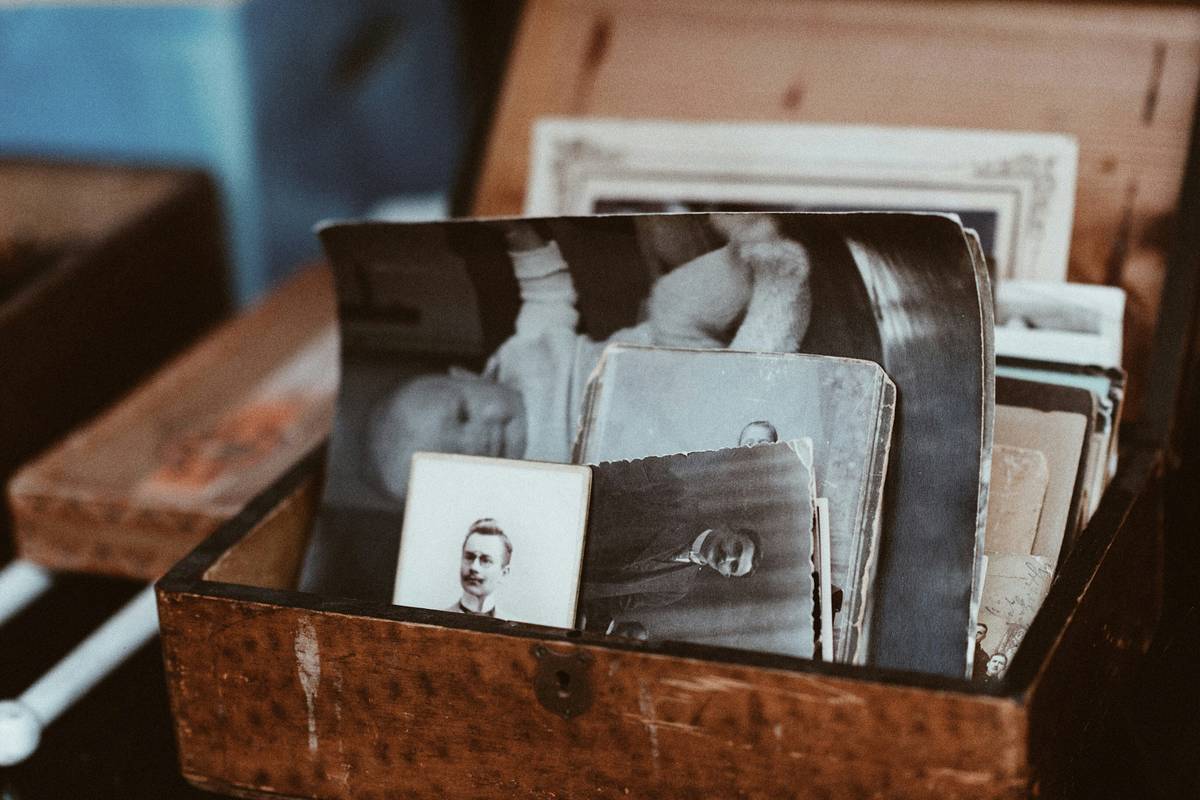 Why Your Heirlooms Deserve a Memory Preservation Display Case NFC Cover (And How to Choose the Right One)