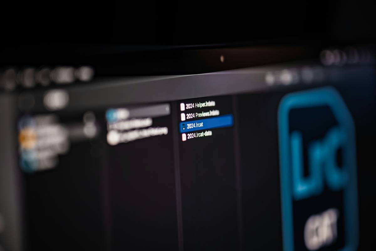 NVIDIA Display Container service running in Windows Task Manager next to a luxury display case